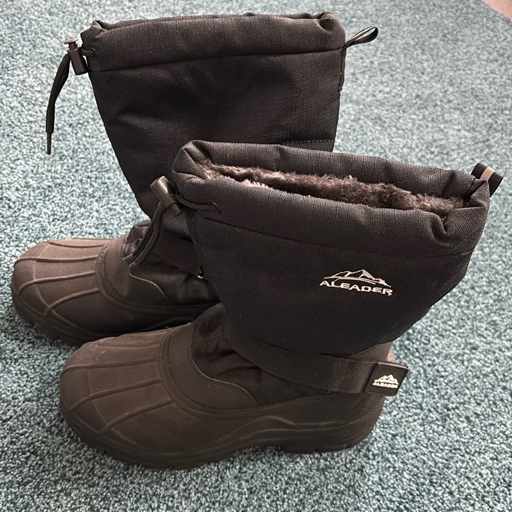 Snow Boots - size 7